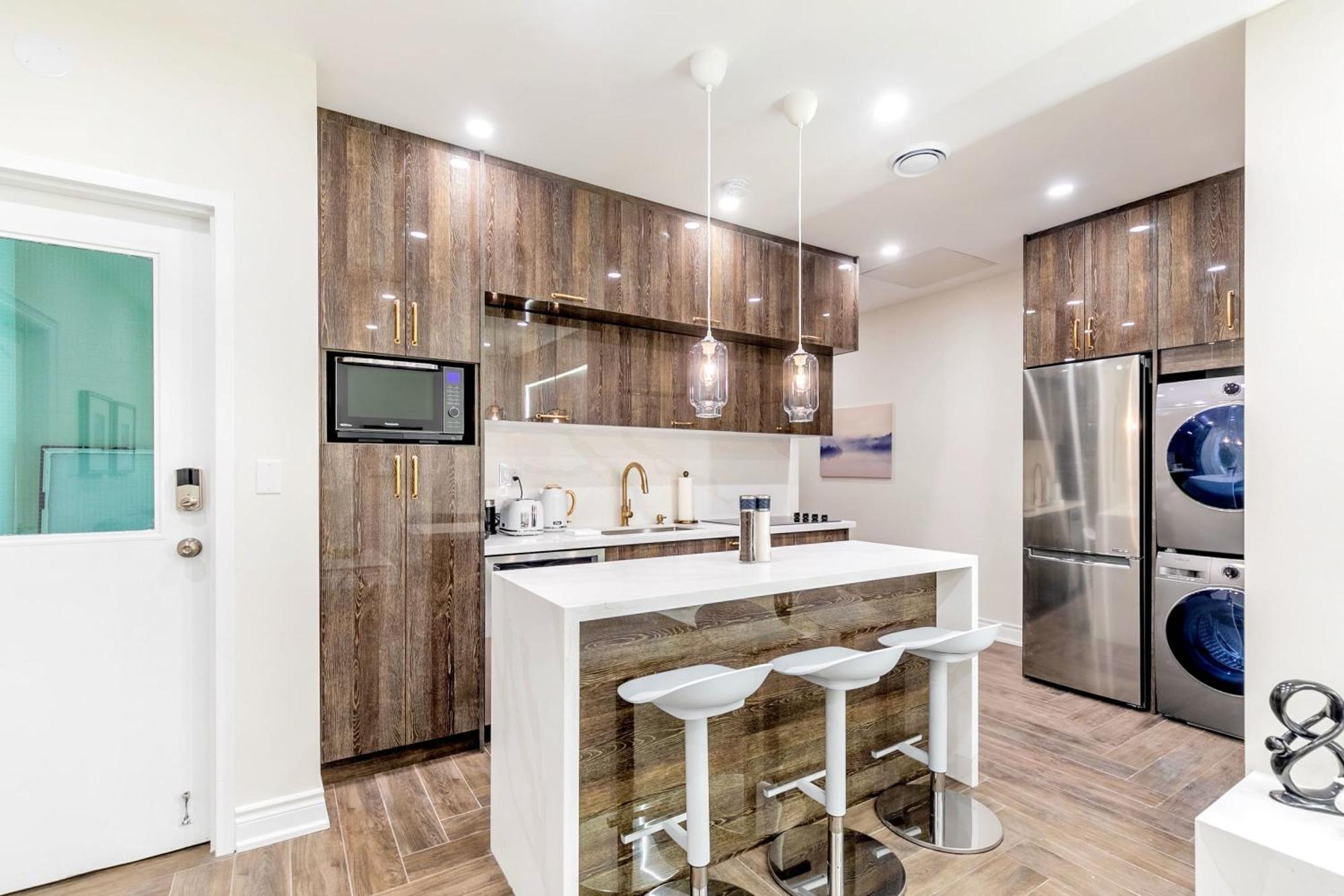 Modern Pet-Friendly Chinatown Apartment 多伦多 外观 照片