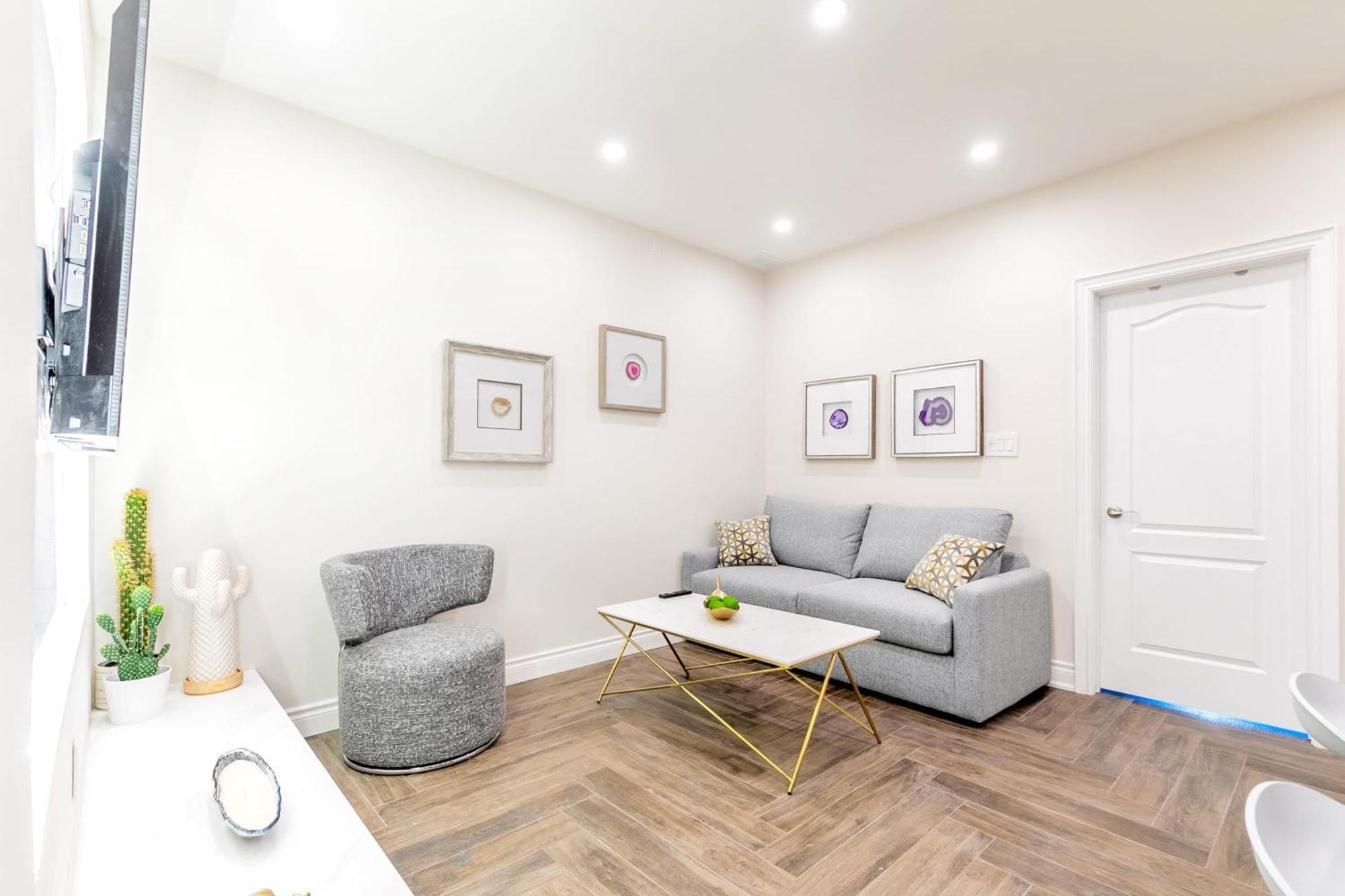 Modern Pet-Friendly Chinatown Apartment 多伦多 外观 照片